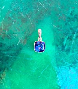 จี้แซฟไฟร์สีน้ำเงินทำด้วยมือสีเงินสเตอร์ลิง925จี้ผู้หญิงสวยจี้สีฟ้าสดใส - Product Image 3