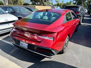 Vehículo Usado Hyundai Elantra Hybrid Limited de 2024 en Estado Impecable - Product Image 5