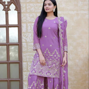 Traje de fiesta de diseñador Sharara con trabajo bordado de secuencia - Product Image 1