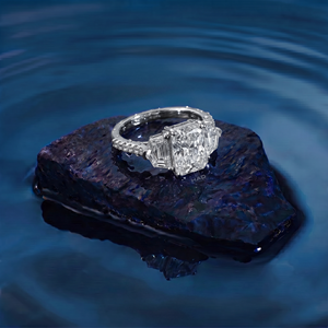 Anillo de compromiso de tres piedras con diamante radiante cultivado en laboratorio, anillo de novia solitario de oro blanco, joyería fina de lujo, regalo para mujer - Product Image 4