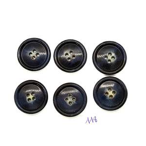 Bouton en corne beige de style animal, 100% naturel, écologique, fait à la main, matériau organique, 4 trous, taille personnalisable pour costumes d'homme - Product Image 2