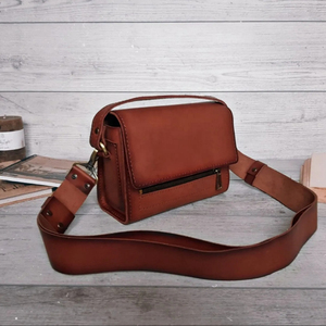Vente en gros Sac à bandoulière en cuir personnalisé pour femmes avec pompon Sangle de guitare Sac à bandoulière - Product Image 1