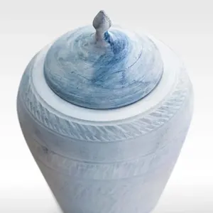 โกศกระเบื้องพอร์ซเลนทรงเพรียวบางสไตล์อเมริกัน สำหรับบรรจุอัฐิผู้ใหญ่ งานฝีมืออันน่าทึ่ง - Product Image 2