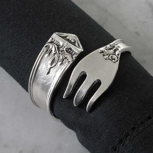 Ronds de serviette en acier inoxydable de qualité supérieure avec finition satinée de luxe et conçus pour les occasions culinaires sophistiquées - Product Image 6