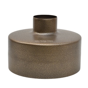 Jarrón de Flores de Hierro Dorado Metálico Contemporáneo Modelo IHA24057 de IHA, Decoración de Mesa para Bodas y Eventos - Product Image 1