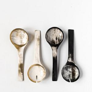 Serveur à salade en corne naturelle Vaisselle Beaux ustensiles de cuisine Serveurs à salade Couverts de service à salade en corne faits à la main Cuillères Fourchettes - Product Image 1