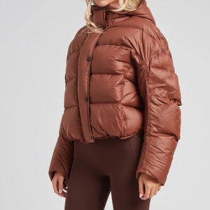 Chaqueta Acolchada de Alta Calidad para Mujer, Diseño Moderno, al por Mayor / Chaqueta Acolchada Extra Grande de Nailon Impermeable para Mujer, OEM - Product Image 2