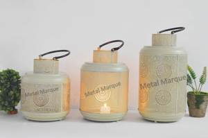 โคมไฟโลหะขนาดเล็กสำหรับวางเทียนชาแบบมีรูขนาดเล็กทำจากโลหะมีรูดีไซน์ที่ไม่เหมือนใคร - Product Image 4