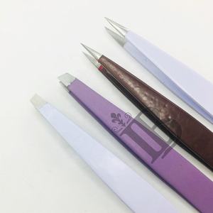 แหนบถอนขนคิ้วขายดี แหนบถอนขนคิ้วสีดำมิงค์ ชุดแหนบถอนขนคิ้วแบบตรงและเฉียง ยอดนิยม รับสกรีนโลโก้ แหนบสแตนเลส - Product Image 3