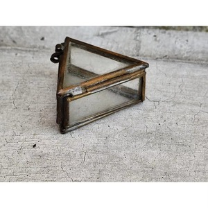 Mini joyero triangular atemporal moderno, organizador elegante para anillos, pendientes, collares, pulseras y accesorios diarios - Product Image 5