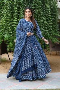 Conjunto de Lehenga Choli Dupatta Tradicional de Algodón 100% con Estampado Dabu Indigo Hecho a Mano para Bodas, Playa, Graduación - Ropa Étnica - Product Image 2