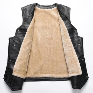 เสื้อกั๊กผู้ชายคอวี ติดกระดุมแถวเดียว สไตล์ลำลอง เสื้อผ้าผู้ชายสำหรับใส่ด้านนอก ฤดูหนาว 2025 เสื้อกั๊กหนังบุขนหนานุ่ม อุ่นสบาย - Product Image 2