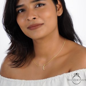 Collar de Zirconia con Colgante Chandra, Regalo para Ella, Gema Deslumbrante en una Cadena Encantadora - Product Image 1