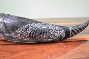 Cuerno Vikingo para Beber, Artesanía Natural con Diseño Tallado de Animales, Soporte de Hierro con Forma de Barco - Exportadores Indios, Precio Bajo - Product Image 5