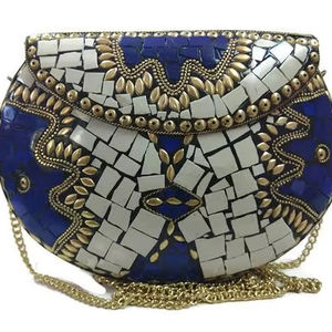 Bolso de mano metálico hecho a mano con incrustaciones de mármol azul y blanco - bolso metálico - accesorios metálicos premium para mujer - Product Image 1