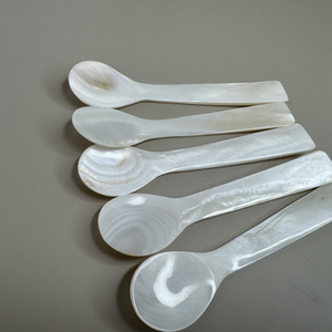 Cuchara de caviar de nácar natural Cuchara de concha hecha a mano para servir mantequilla Condimentos Aperitivos o caviar gourmet - Product Image 3