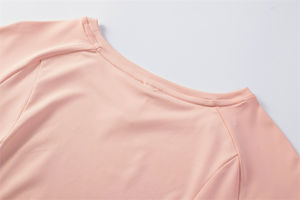 T-shirts pour femmes avec étiquette personnalisée avec design 3D couleurs et tailles personnalisées 100% coton respirant mode professionnelle pour les femmes - Product Image 4