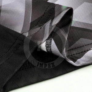 Vêtements de sport de fabrication professionnelle uniforme de football pratique porter un nouveau style uniforme de football en stock - Product Image 4