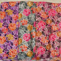 Tissu en crêpe naturel pur avec broderie imprimée, matériau de luxe imprimé par un créateur pour des saris, des costumes et des lehengas de qualité supérieure