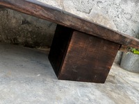 Table basse en bois de qualité supérieure fabriquée à la main rustique Naga avec finition naturelle Meubles de maison avec charme intemporel