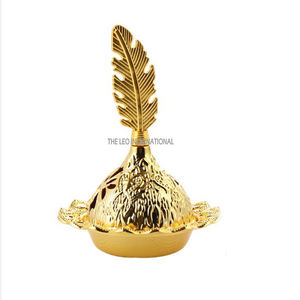 Brûleur et support d'encens en métal d'aspect attrayant blanc et or pour la décoration et le parfum de pièce maîtresse de table de mariage et de fêtes - Product Image 2