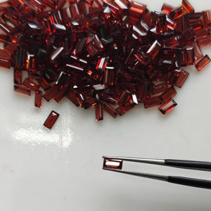โกเมนสีแดงธรรมชาติ 5x2.5 มม. ทรงบาแกตต์ คุณภาพดีที่สุด พลอยหลวมสำหรับทำเครื่องประดับ - Product Image 1