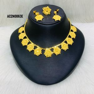 Conjunto de joyería de moda Vintage plata 925 chapado en oro cobre Material Diamante tachonado collar pendientes brazaletes peines broches regalo - Product Image 2