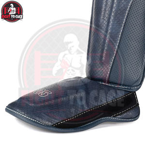 Protections de tibia de qualité supérieure MMA Muay Thai Boxe Protections de tibia et de cou-de-pied robustes en cuir avec boucle à crochets Absorption des chocs Équipement de protection - Product Image 5