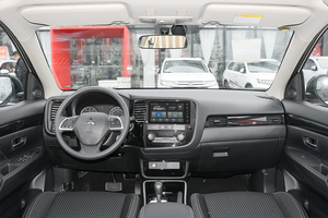 มิตซูบิชิ เอาท์แลนเดอร์ ปี 2021 รุ่นอัพเกรด SUV เครื่องยนต์ 2.0 ลิตร ขับเคลื่อน 2 ล้อ รุ่น Comfort 5 ที่นั่ง ระยะทางวิ่งแบบ NEDC 601-700 กม. แบตเตอรี่ 90-110 กิโลวัตต์ชั่วโมง - Product Image 4