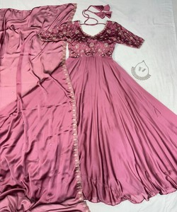 Vestido de Recepción con Bordado de Seda Moderno y Dupatta, Precio al por Mayor, Prenda Étnica - Product Image 3