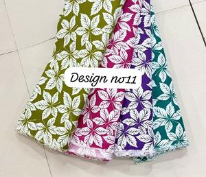 วัสดุผ้าฝ้ายคุณภาพสูงที่มีการออกแบบลายดอกไม้ที่มีสีสันสำหรับการตัดเย็บเสื้อผ้าผ้าพันคองานฝีมือที่บ้านและสินค้าแฟชั่นทำด้วยมือ - Product Image 4