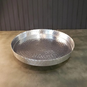 Bandeja de metal de diseño moderno, perfecta para la decoración festiva o para servir aperitivos secos en fiestas, eventos o uso diario en casa - Product Image 4
