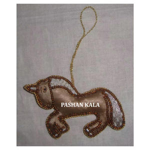El Mejor Artículo de venta en línea hecho a mano Zari bordado forma de caballo Navidad decorativo para árbol de Navidad adorno colgante proveedor - Product Image 1