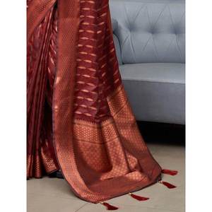 Elegante Sari Marrón Jacquard de Seda Suave para Festividades con Blusa, Vestidos Elegantes para Ocasiones Especiales - Product Image 5