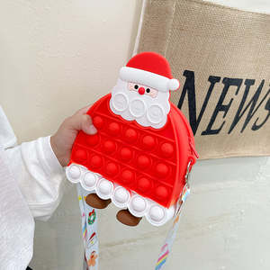 Lindo Set de Regalo en Bolsa de Silicona Navideña, Sorpresa Perfecta para las Fiestas - Product Image 1