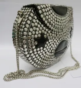 Meilleure pochette de soirée en résine pour dames Nouveau design avec motif artistique en strass Utilisation polyvalente pour les fêtes Mariages Cadeau Inde - Product Image 1