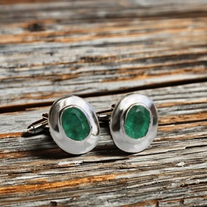 Livraison rapide Boutons de manchette traditionnels pour hommes en argent 925 ovale émeraude de Zambie Cadeau d'entreprise Fabrication de boutons de manchette Production Europe - Product Image 1