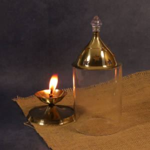 Diya en laiton artisanal traditionnel pour la puja, le temple et la décoration intérieure. Idéal pour les cérémonies spirituelles de Diwali et les cadeaux. - Product Image 4