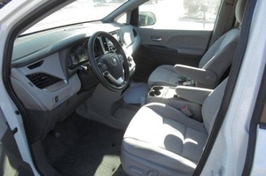 ใช้แล้ว ปี 2020 สำหรับรถ Sienna LE Turbo AWD เบาะหนัง ภายในสีอ่อน - Product Image 3