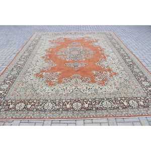 Tapis turc vintage surdimensionné 9,8x12,8 pieds, tapis orange avec bordure blanche - Product Image 1