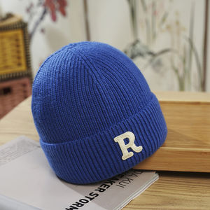 Gorros de Punto con Diseño a Cuadros y Letras, Elegantes y Suaves, 100% Acrílico, Estilo Urbano, Ajustables para Uso Diario - Product Image 4