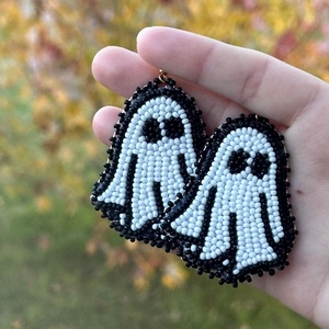 Meilleures Boucles d'Oreilles Pendantes Fantôme Blanc d'Halloween au Design Unique, Bijoux Fantaisie Perlés Effrayants pour Femmes Adultes, Boucles d'Oreilles Festives du Haryana - Product Image 1