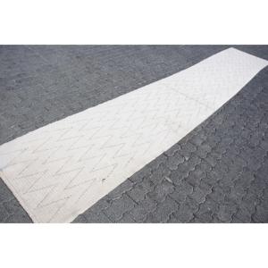 Alfombra Turca Vintage de 2.8x16.2 pies (86x494 cm), Alfombra Blanca de Estilo Suroeste - Product Image 3