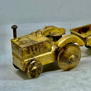 Fournitures de jardinage Tracteur antique en laiton de haute qualité avec chariot Ornement de décoration suspendu de Noël miniature - Product Image 3