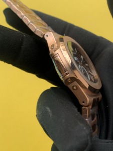 Índice de tendencia superior Dial Tono dorado Acero inoxidable Mecánico Automático Reloj de pulsera analógico para hombres Proveedor de relojes suizos de moda - Product Image 2