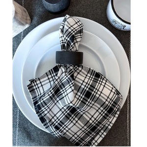 Vente en gros de ronds de serviette en bois peint noir pour décoration de fête de mariage Table à manger Rassemblement familial de tous les jours - Product Image 6