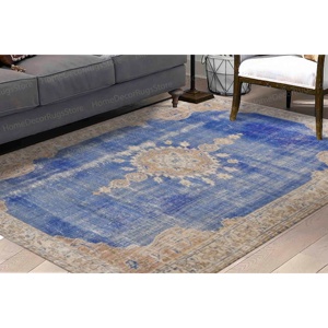 Tapis imprimé bleu marine : motifs orientaux et turcs estompés et doux, tapis en velours de luxe - Product Image 3