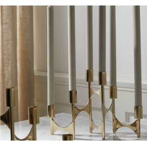 Candelabro de metal con acabado plateado elegante de los mejores estilos para la iluminación de la sala de estar de Navidad del hogar, disponible para la decoración del hogar - Product Image 4