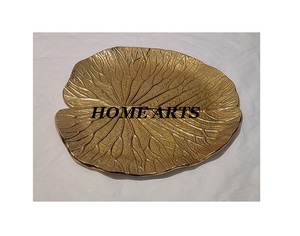 Bandeja de servicio de aperitivos de diseño admirable Bandeja de servicio de hojas de color dorado de aluminio hecha a mano para uso en eventos de boda - Product Image 6