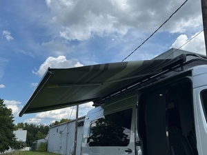 รถตู้บรรทุกเมอร์เซเดส-เบนซ์ สปรินเตอร์ 3500XD ปี 2023 หลังคาสูง MIDWEST PASSAGE MD4 AWD 170 / I4 ดีเซล ได้รับการรับรองว่าสะอาดและใช้งานมาอย่างเหมาะสม - Product Image 2